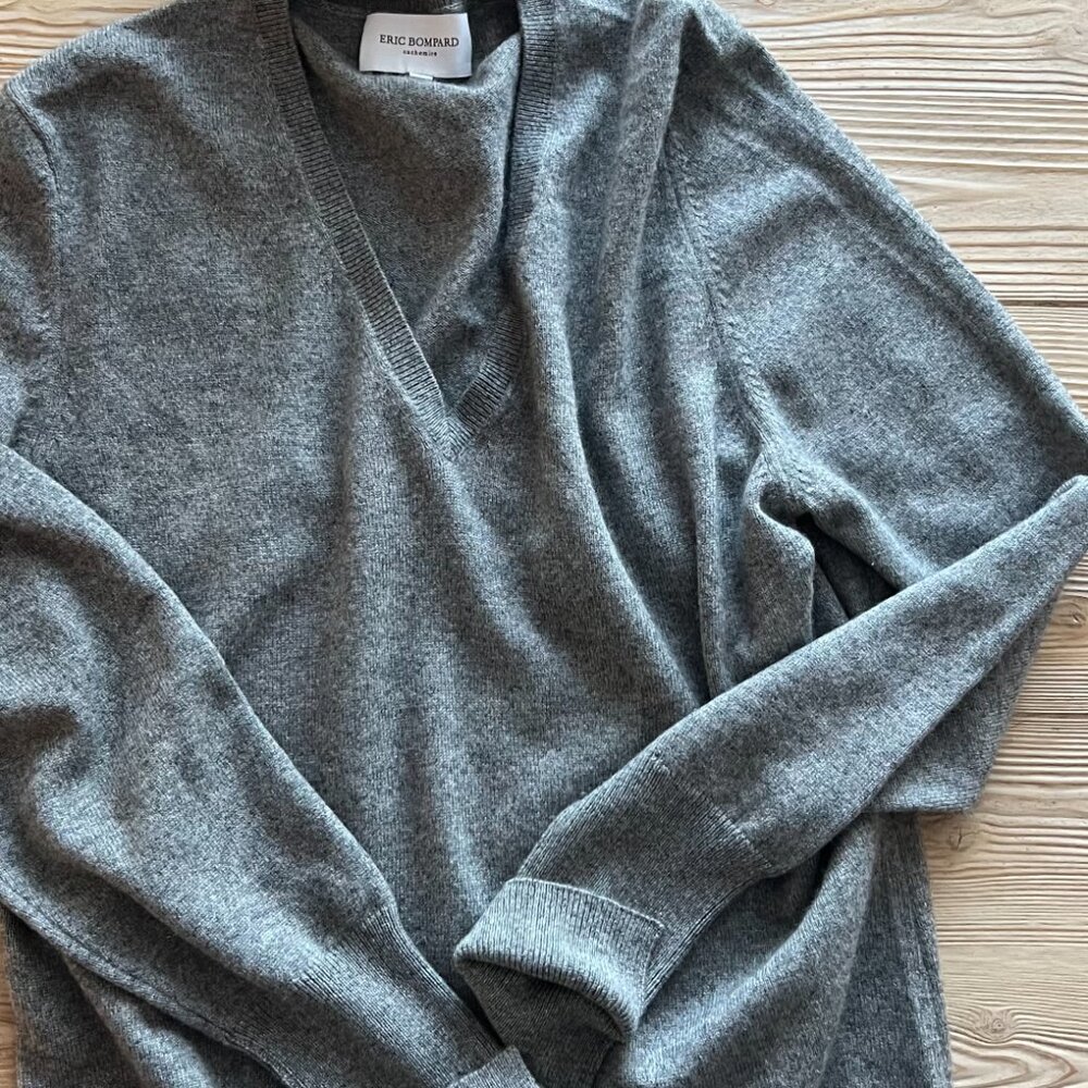 Eric Bompard Spring Cashmere V-Neck Sweater Gray – XL | Luxury French Knit - Picture 5 of 7